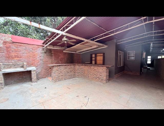 8 BEDROOM HOUSE FOR SALE IN WEST PARK